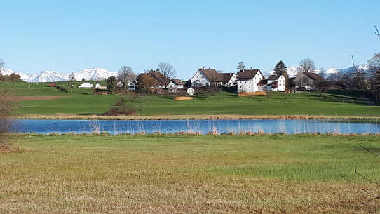 Lützelsee mit Bergen